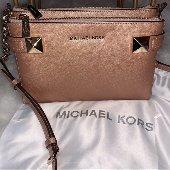 Michael Kors Handbags - Michael Kors Purse 👛
